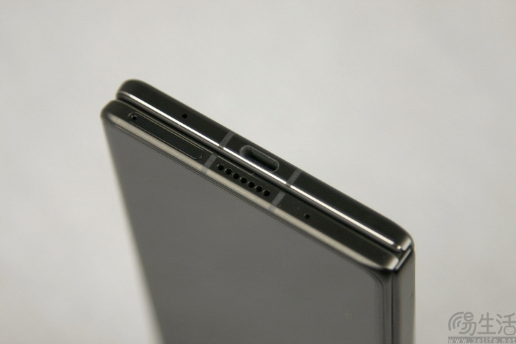 iPhone Duo的官方保护壳里，为什么隐藏着胶带