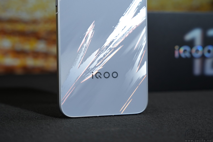 iQOO Neo12首测:风扇+大电池,重塑系列定位 iQOO Neo12首测:风扇+大电池,重塑系列定位